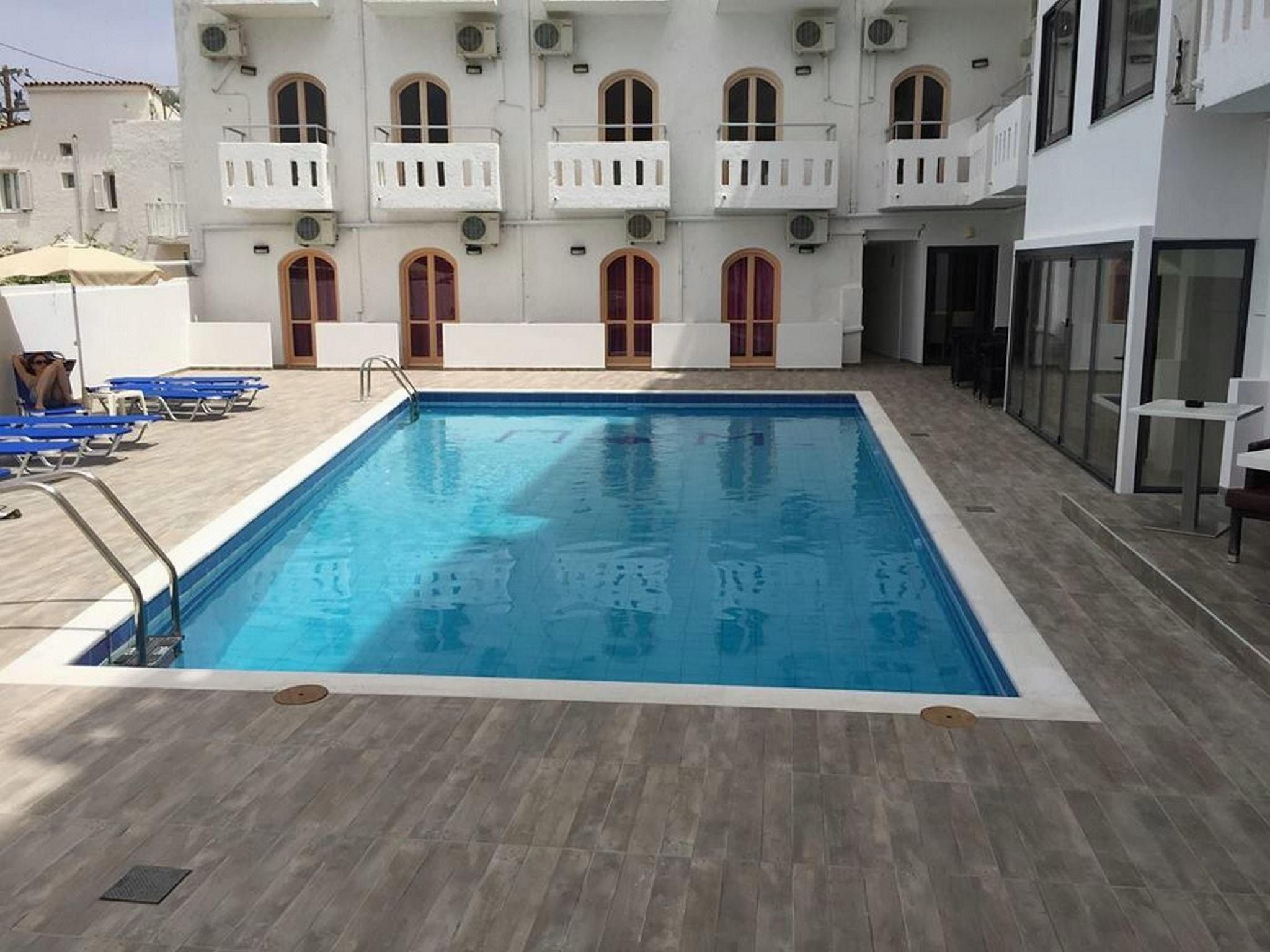 حوض السباحة صورة