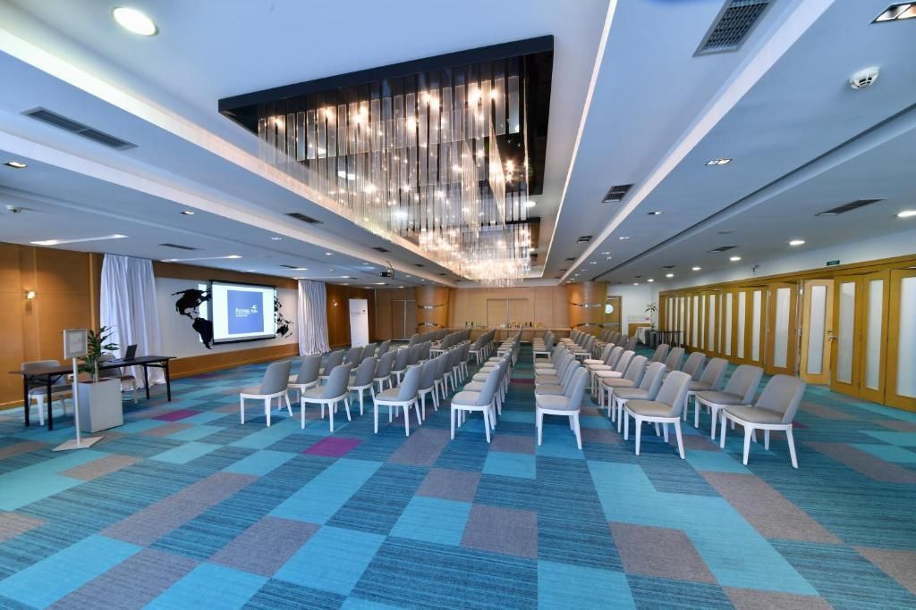 غرفة الاجتماعات