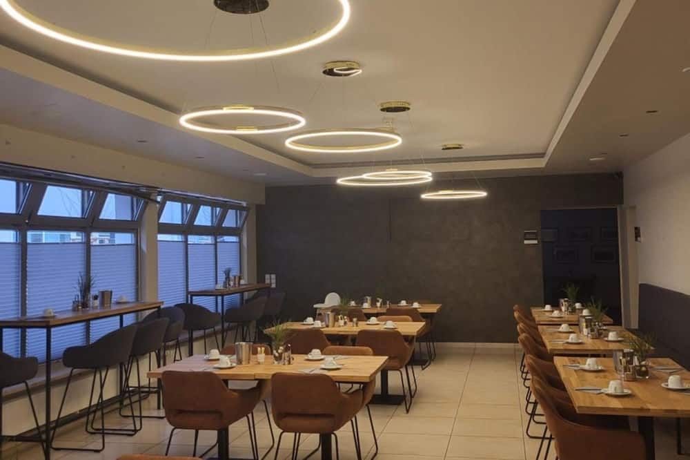 مطعم