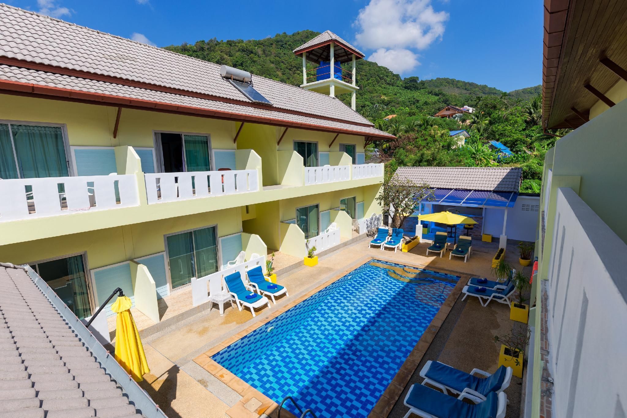 حوض السباحة