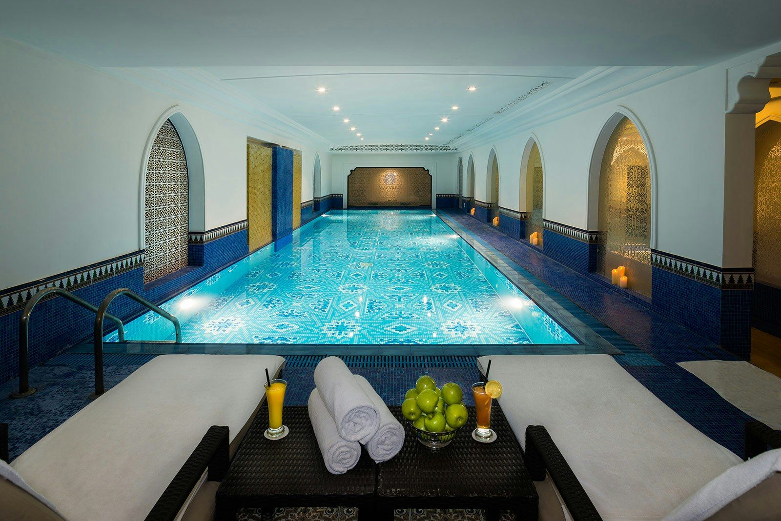 حوض السباحة