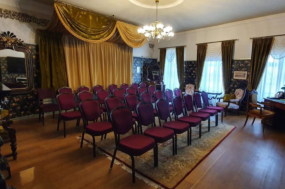 غرفة الاجتماعات