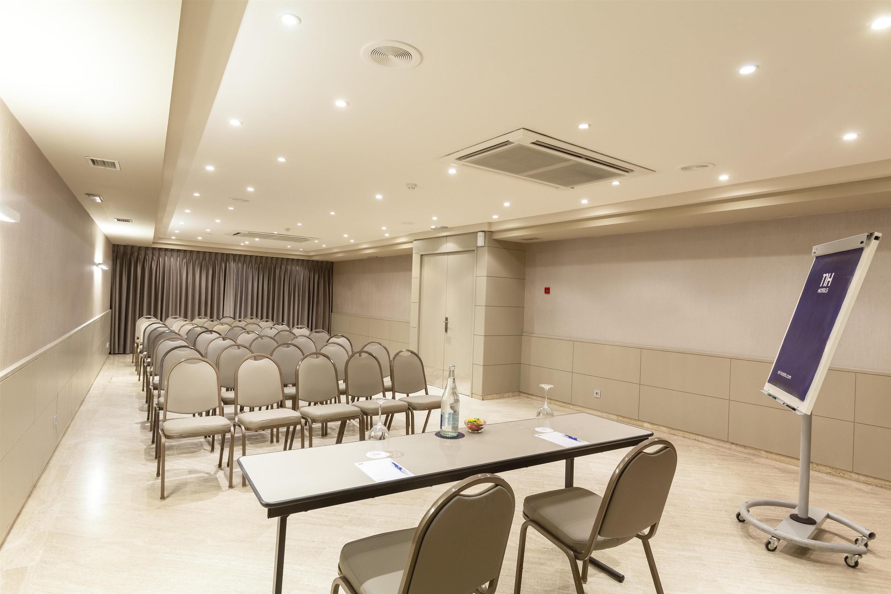 غرفة الاجتماعات