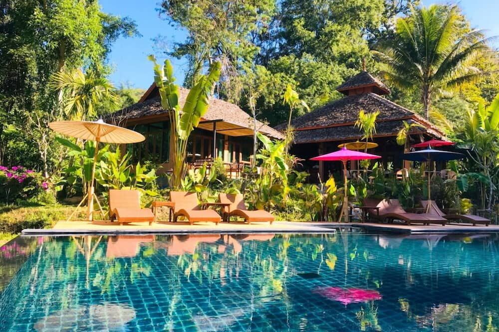 حوض السباحة صورة