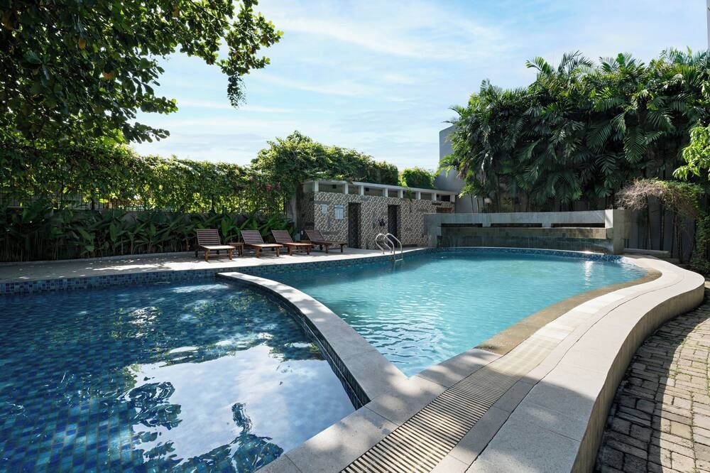 حوض السباحة صورة