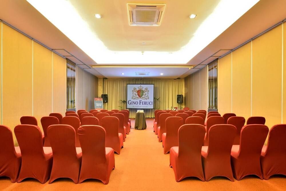 غرفة الاجتماعات