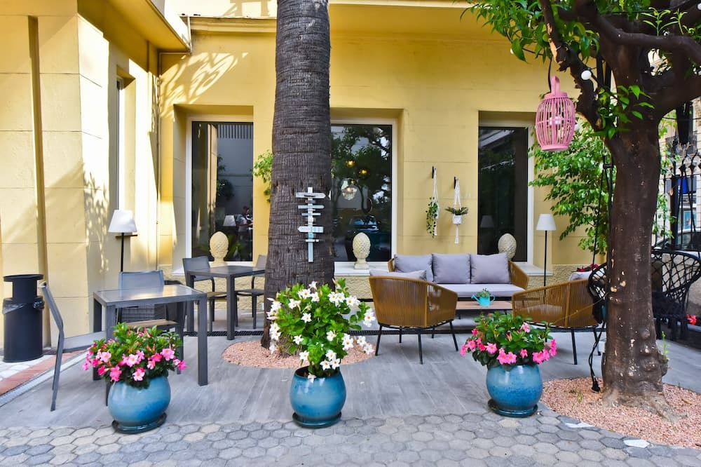 شرفة مرصوفة صورة