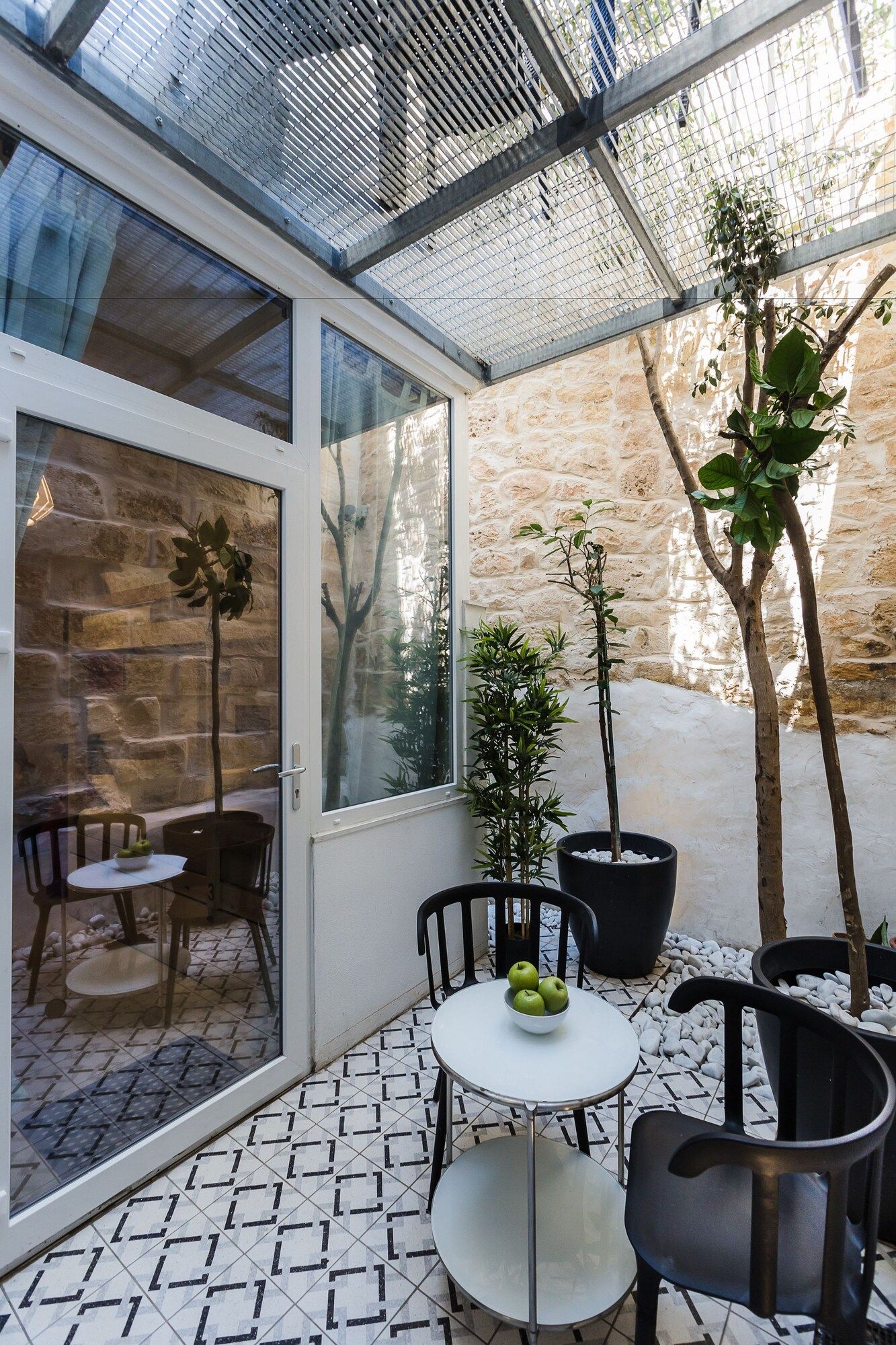 شرفة مرصوفة