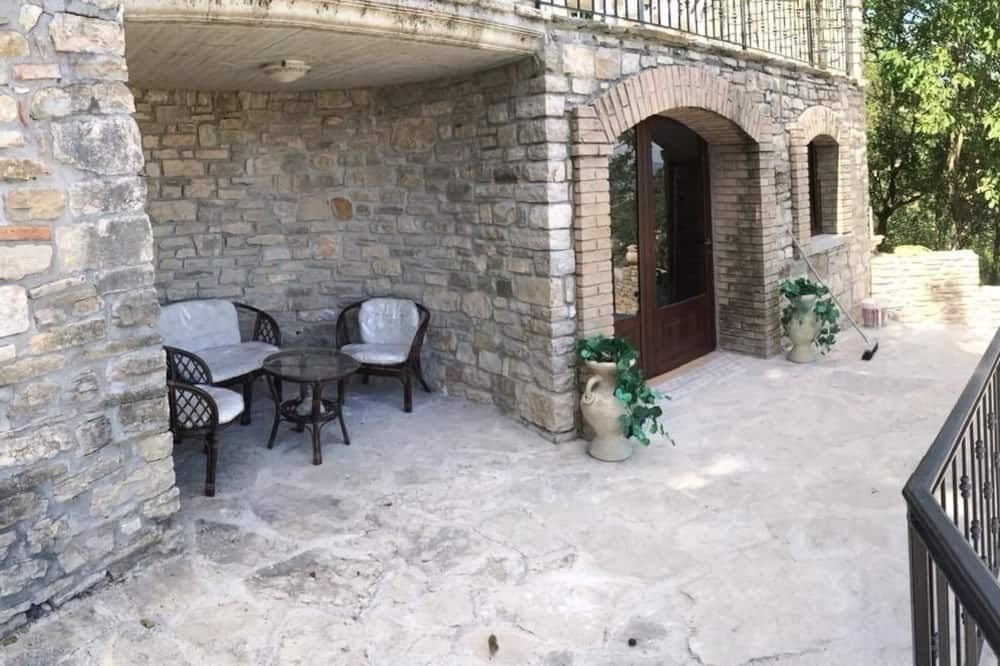 شرفة مرصوفة
