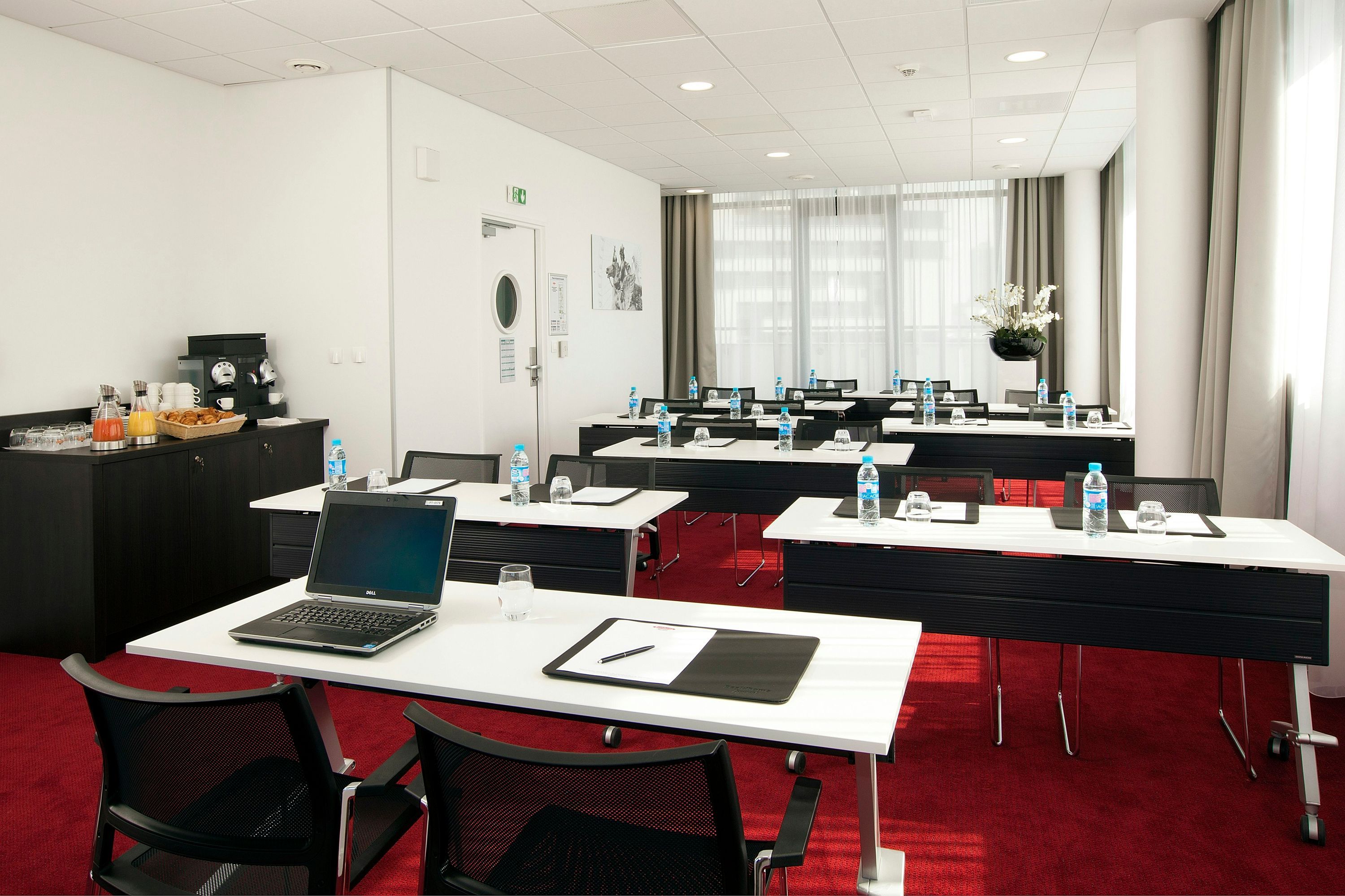 غرفة الاجتماعات