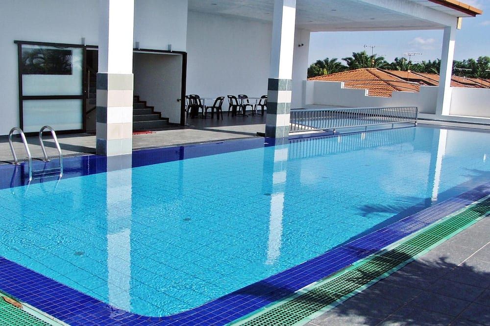 حوض السباحة صورة