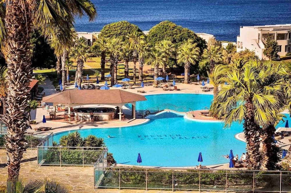 حوض السباحة صورة