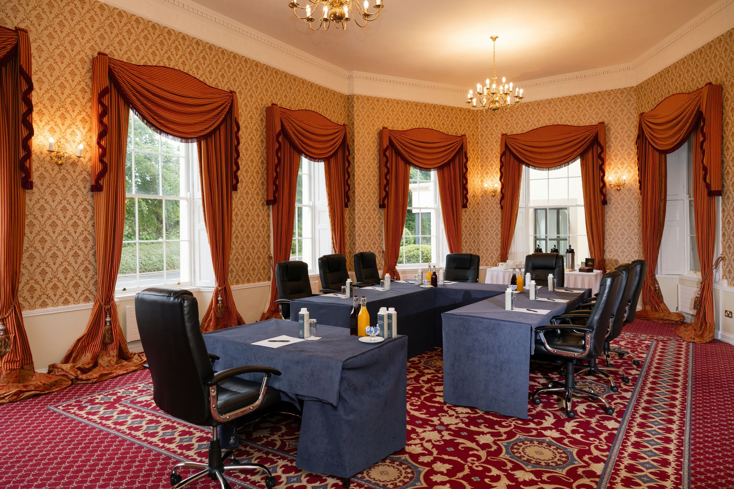 غرفة الاجتماعات