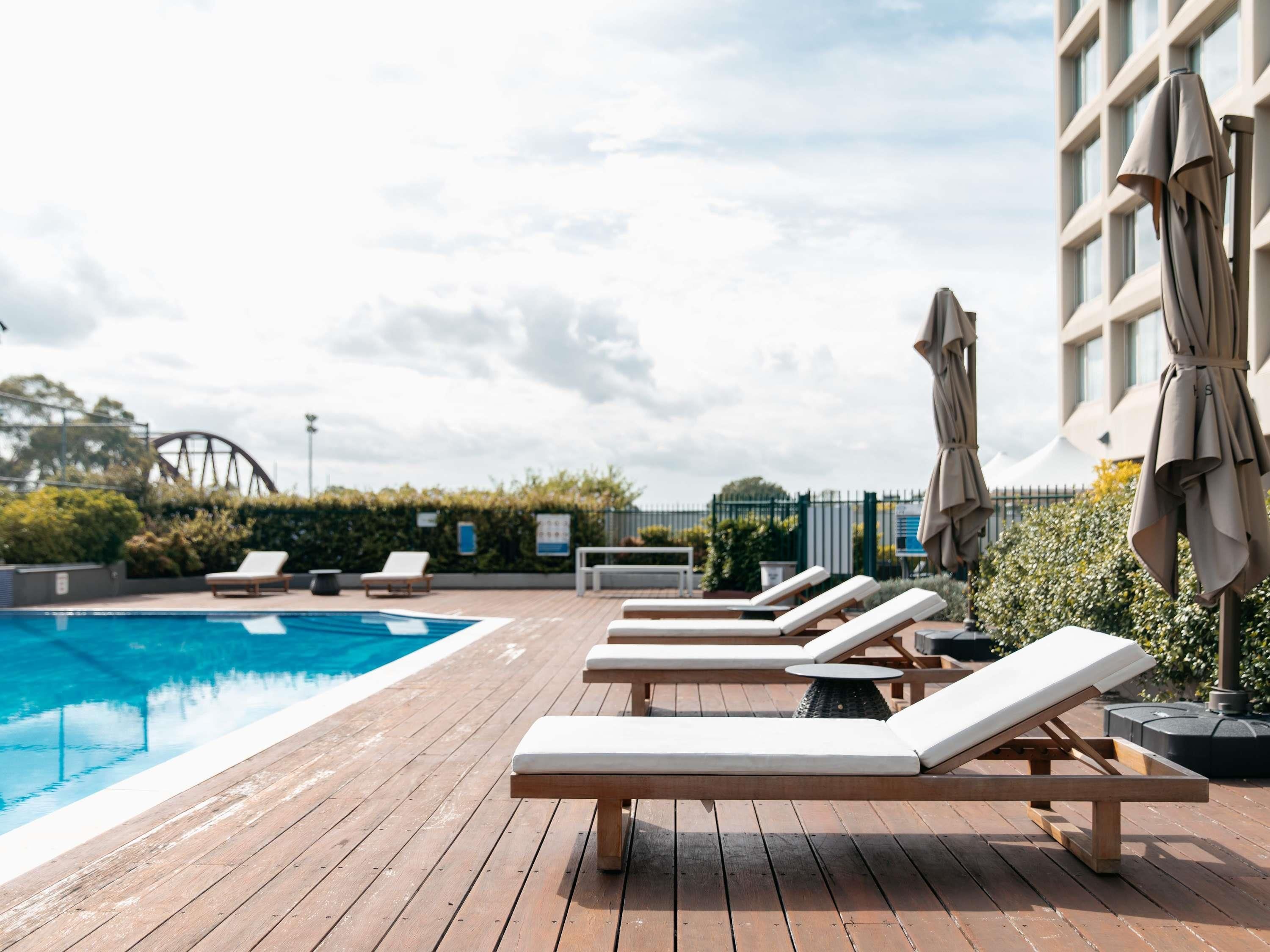 حوض السباحة