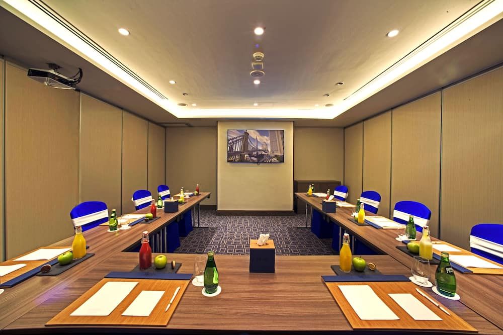 غرفة الاجتماعات