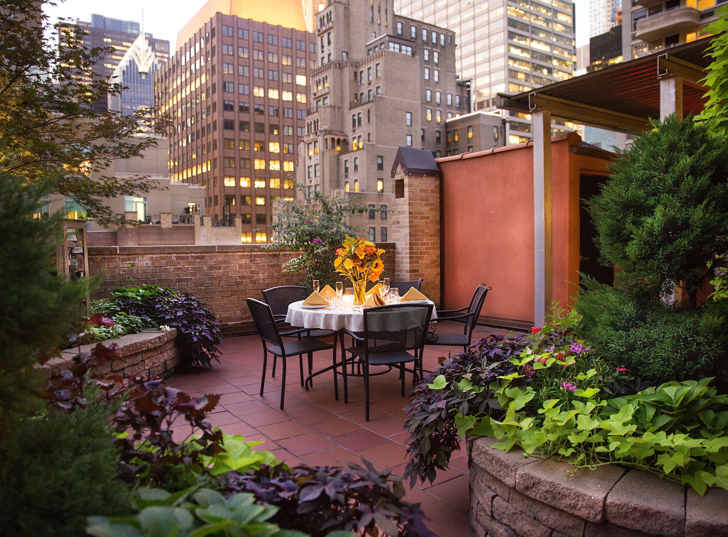 شرفة مرصوفة