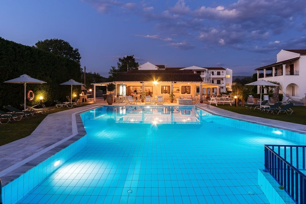 حوض السباحة صورة