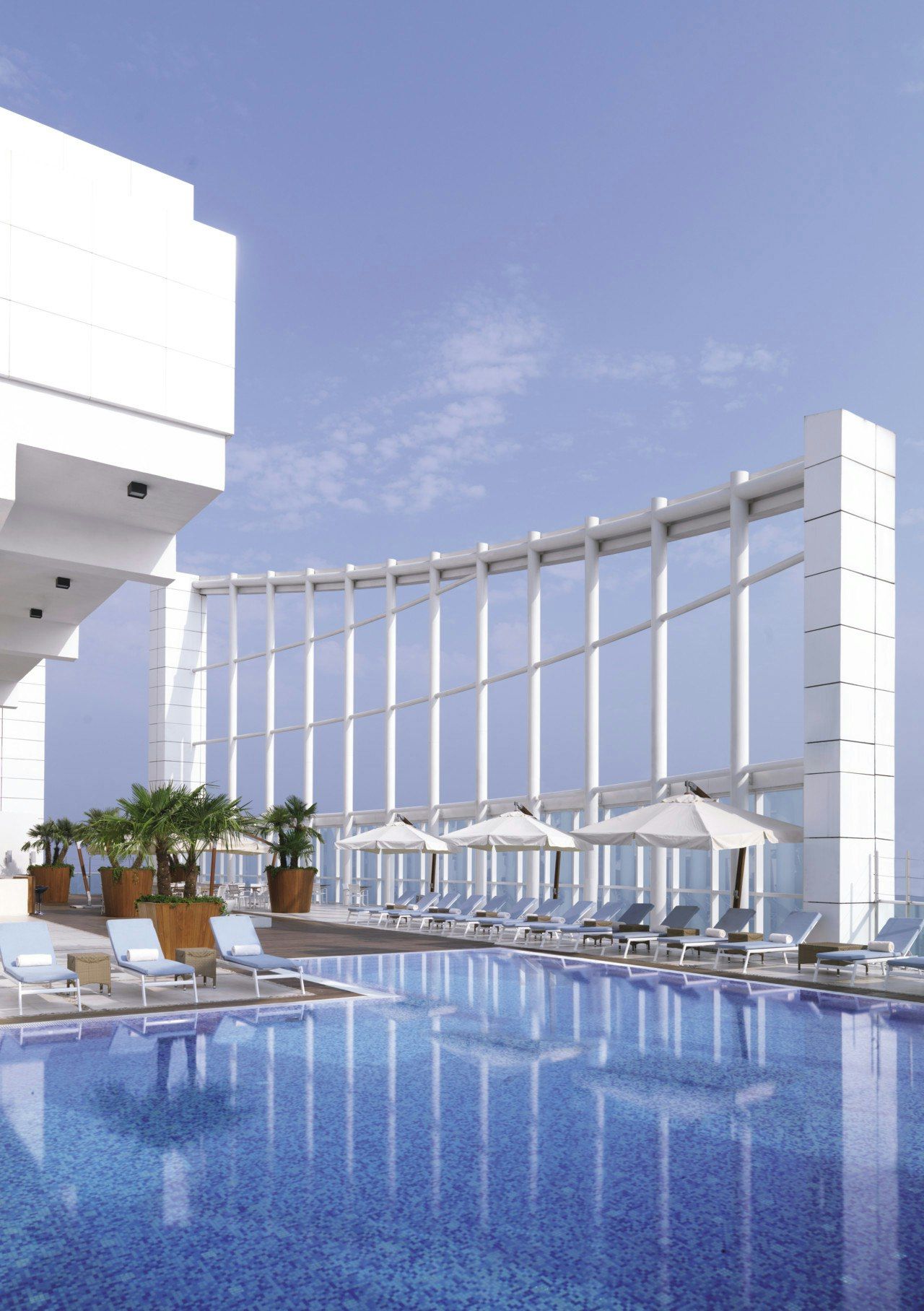 حوض السباحة