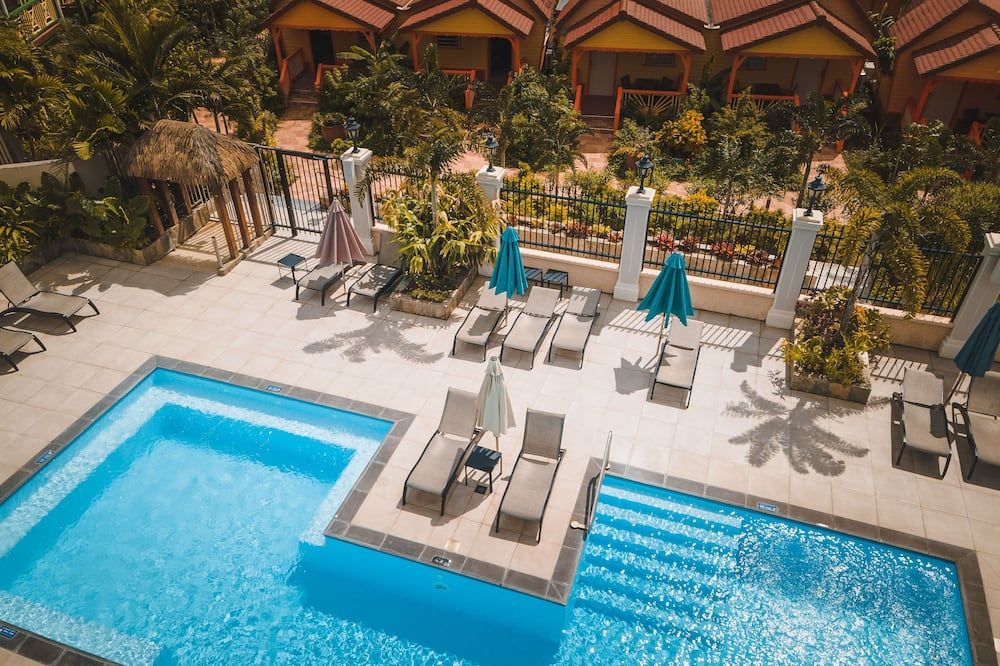 حوض السباحة صورة