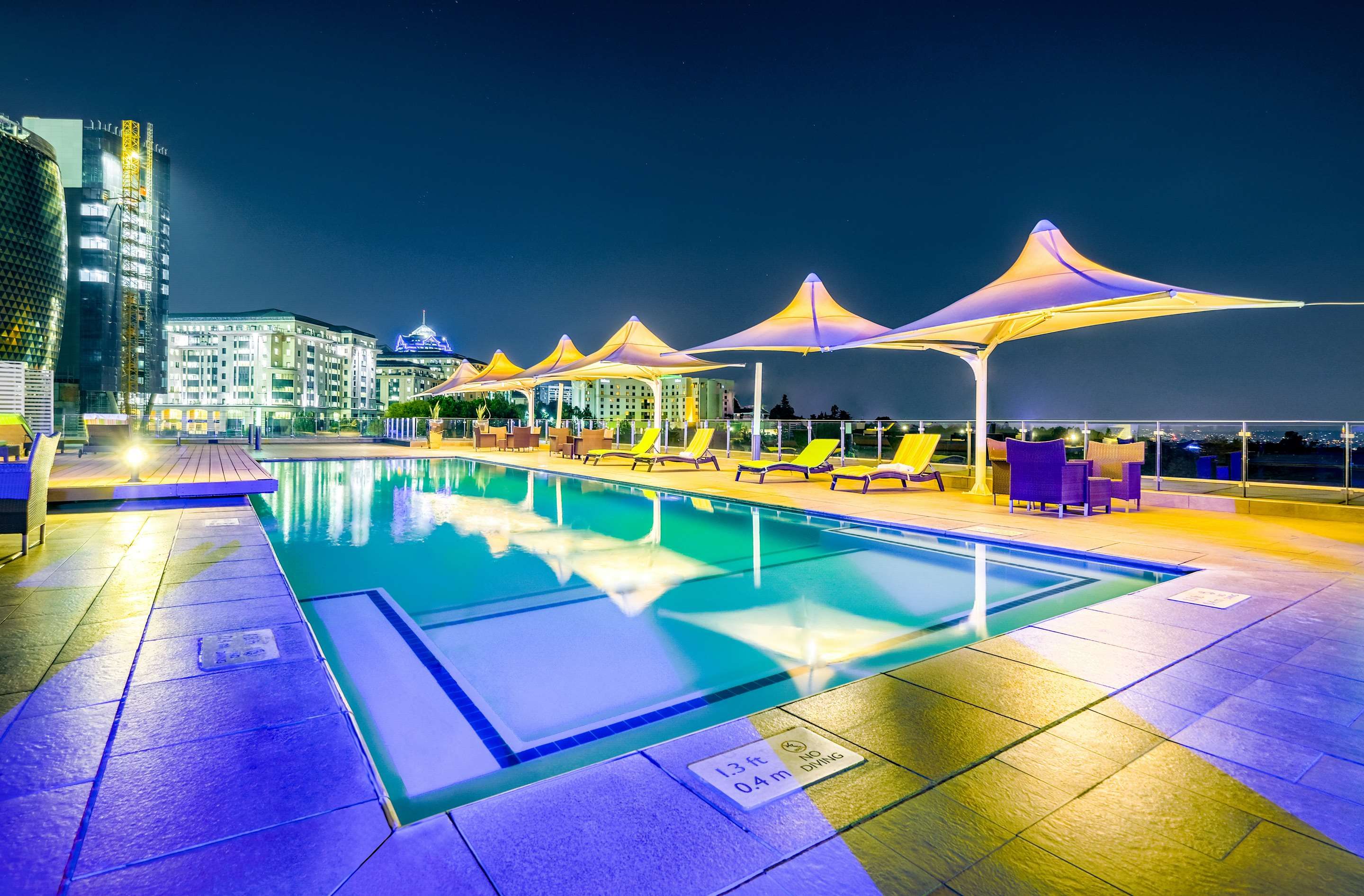 حوض السباحة