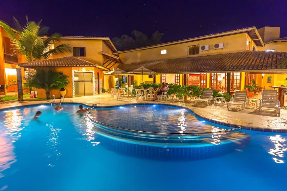 حوض السباحة