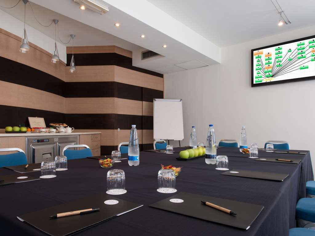 غرفة الاجتماعات