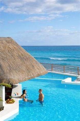 حوض السباحة صورة