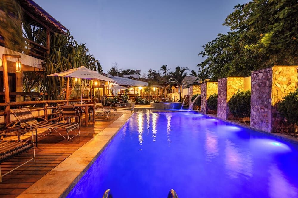 حوض السباحة