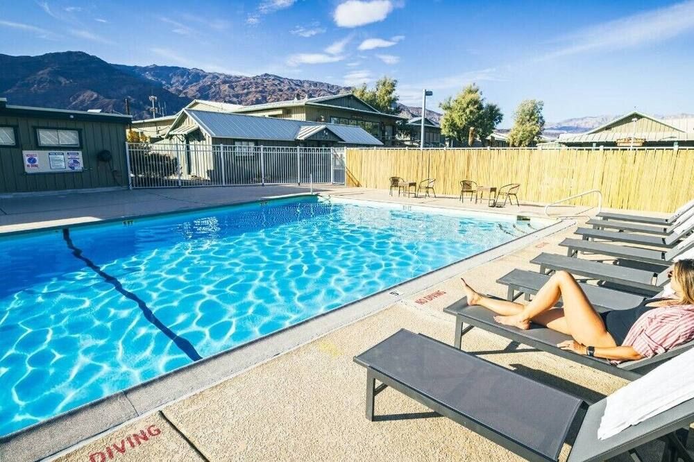 حوض السباحة صورة