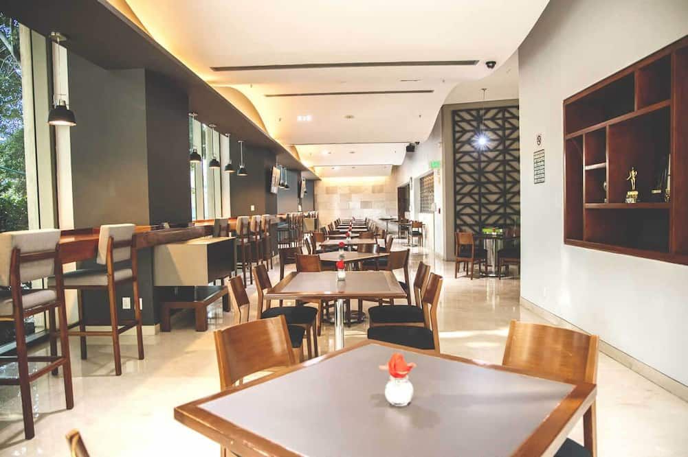 مطعم