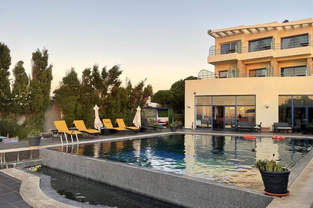 حوض السباحة صورة