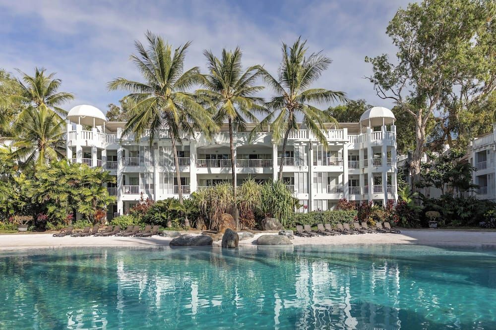 حوض السباحة