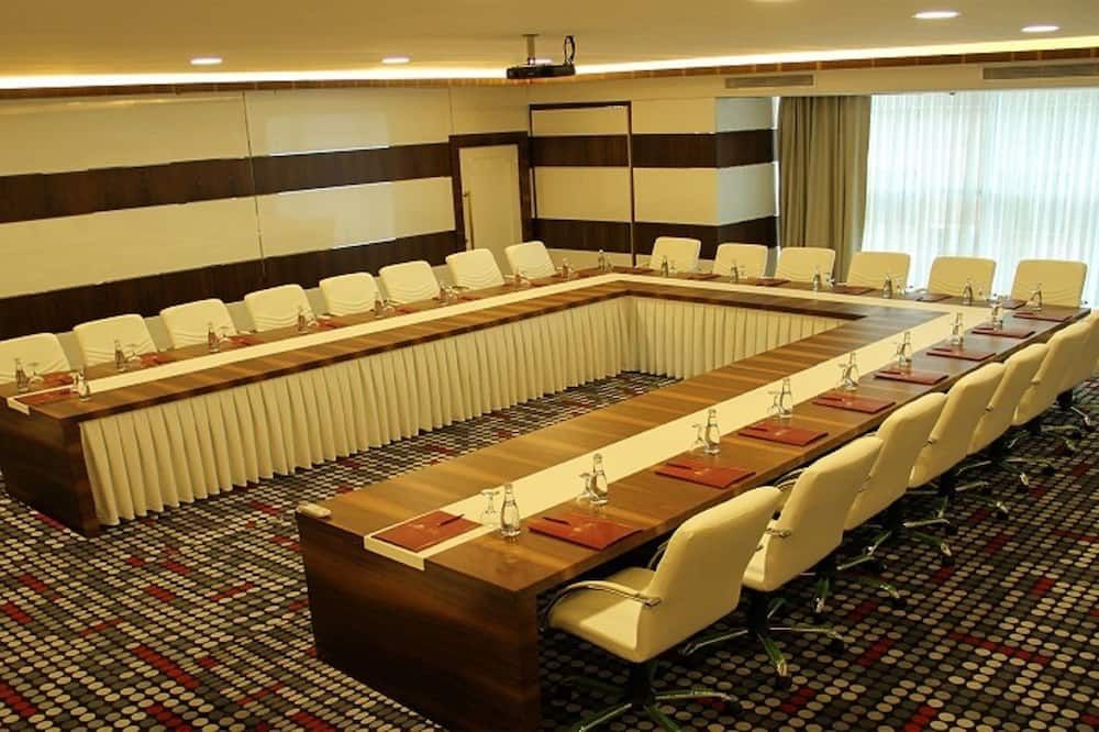 غرفة الاجتماعات