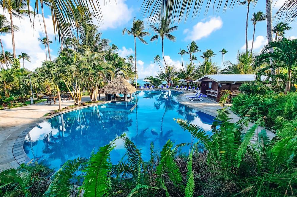 حوض السباحة