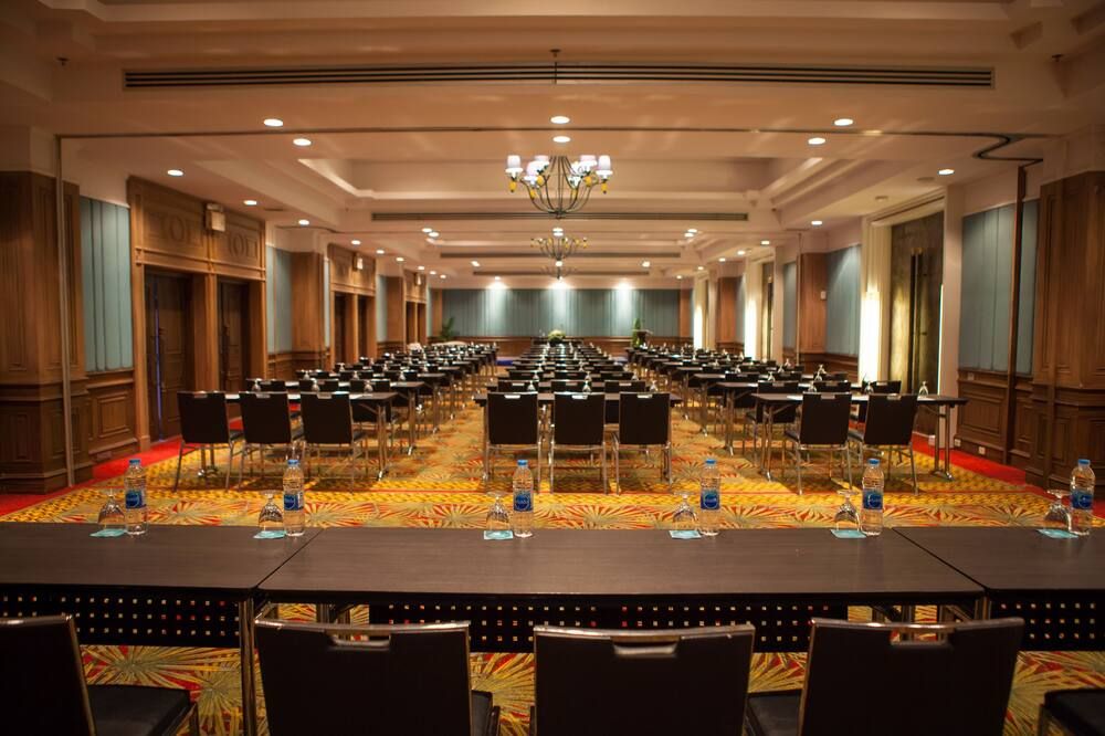 غرفة الاجتماعات