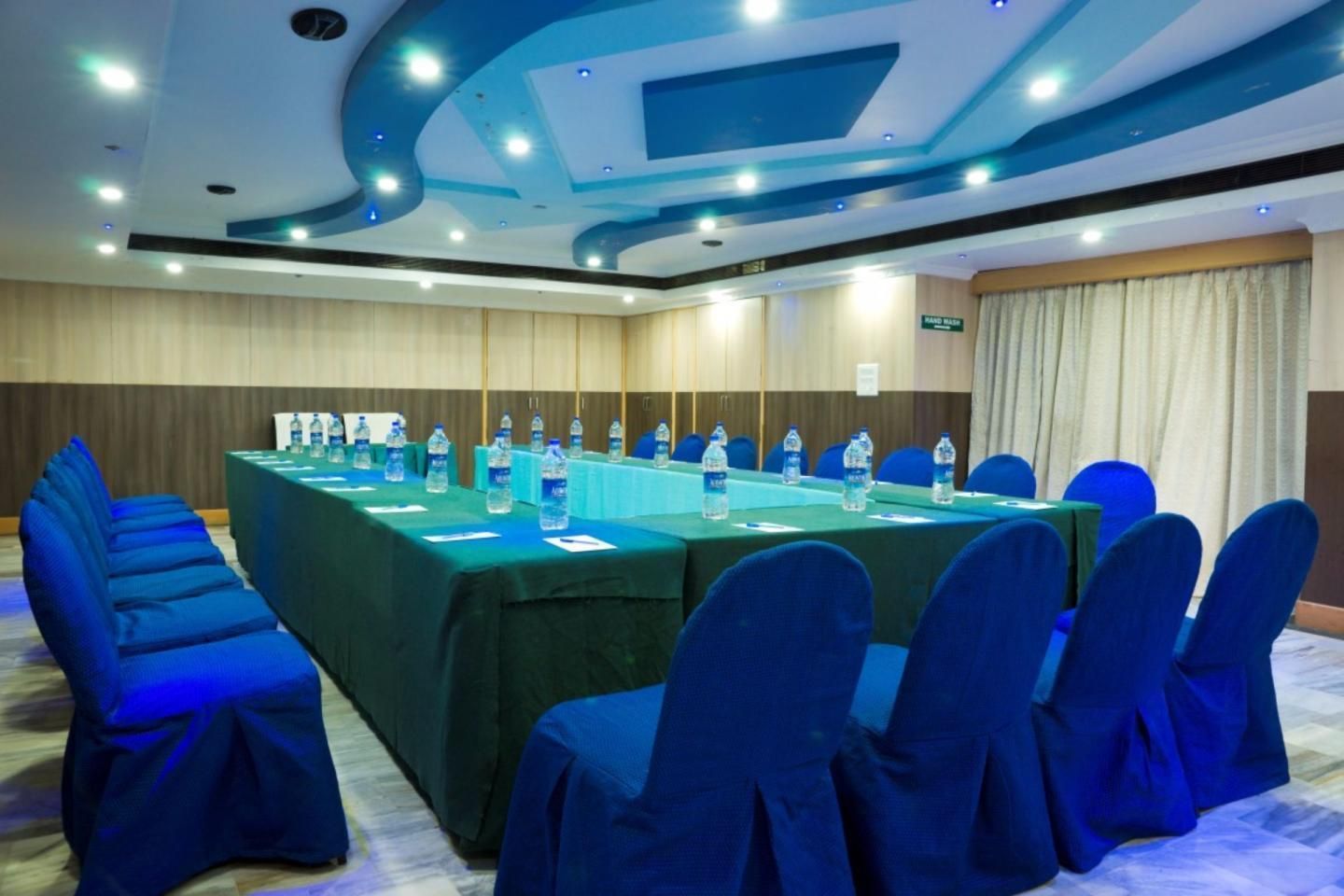 غرفة الاجتماعات