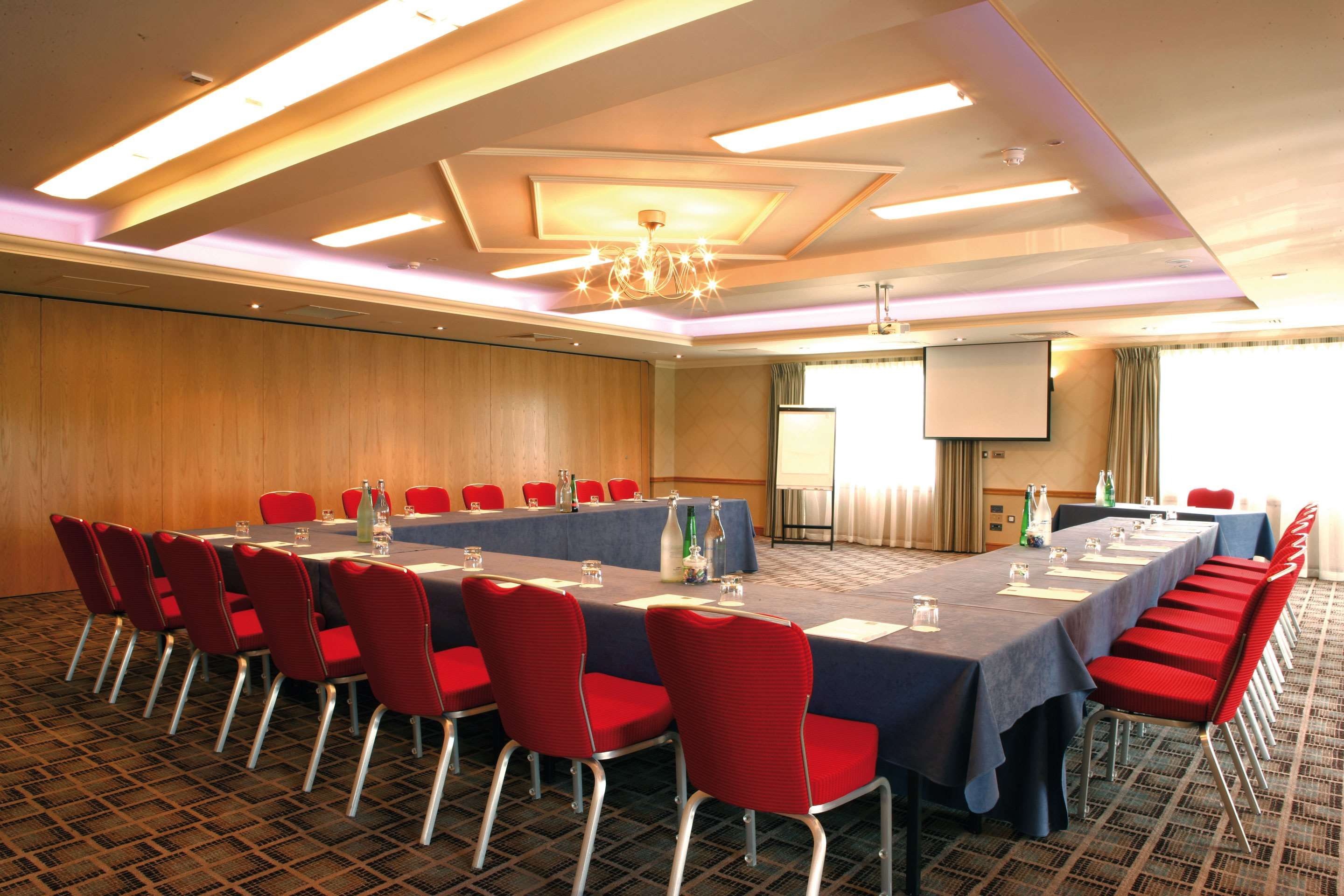 غرفة الاجتماعات