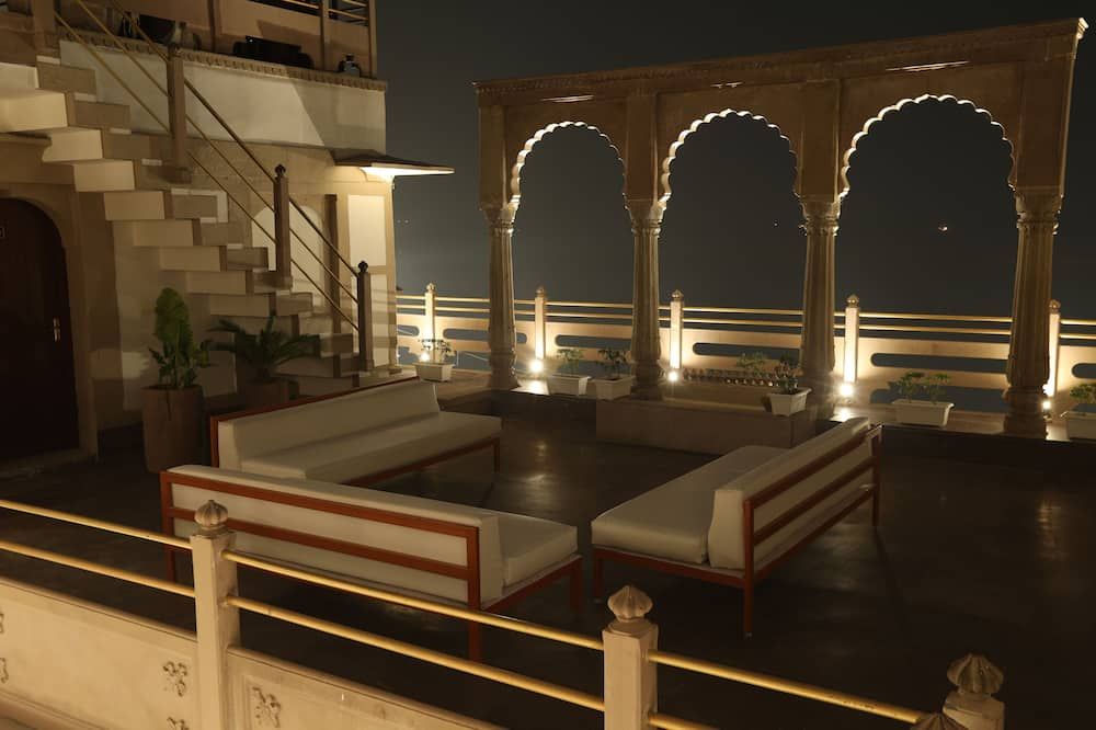 آخر