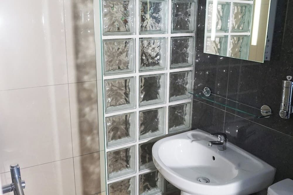 آخر