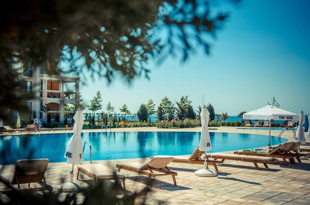 حوض السباحة صورة