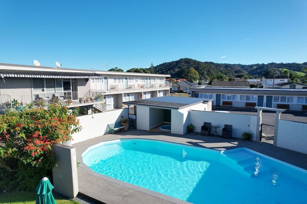 حوض السباحة صورة