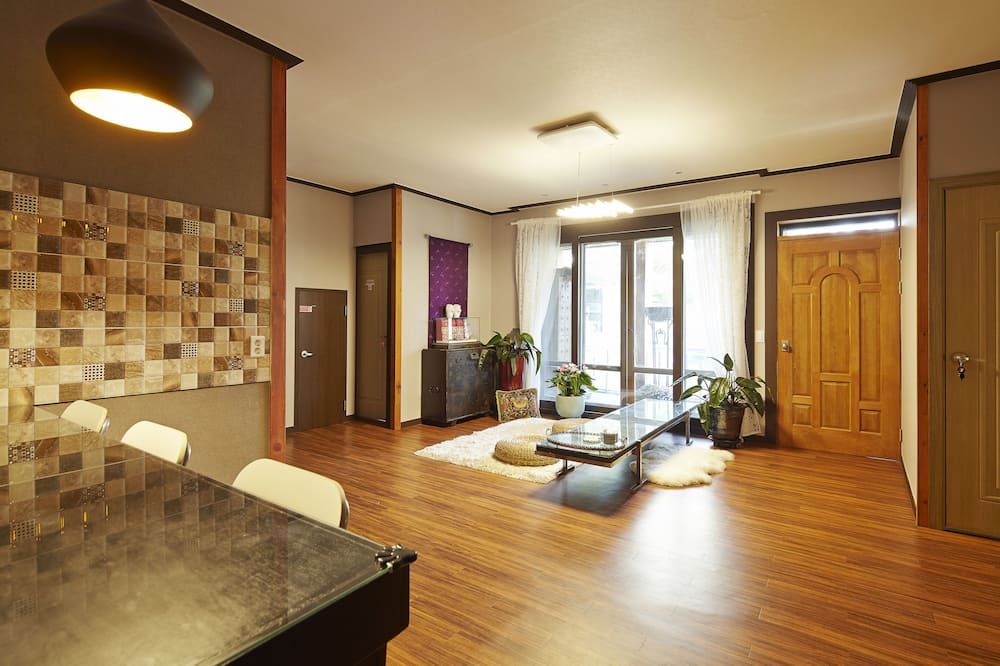 غرفة طعام صورة