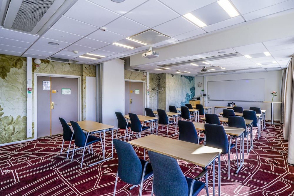 غرفة الاجتماعات