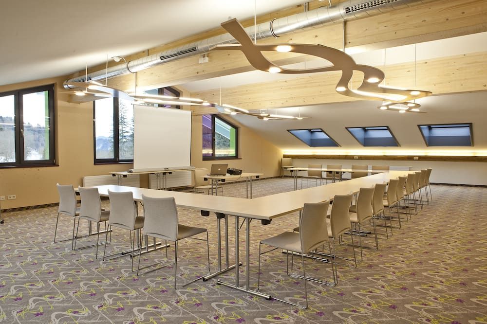 غرفة الاجتماعات