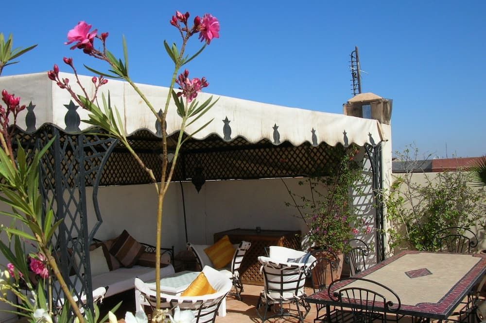 شرفة مرصوفة