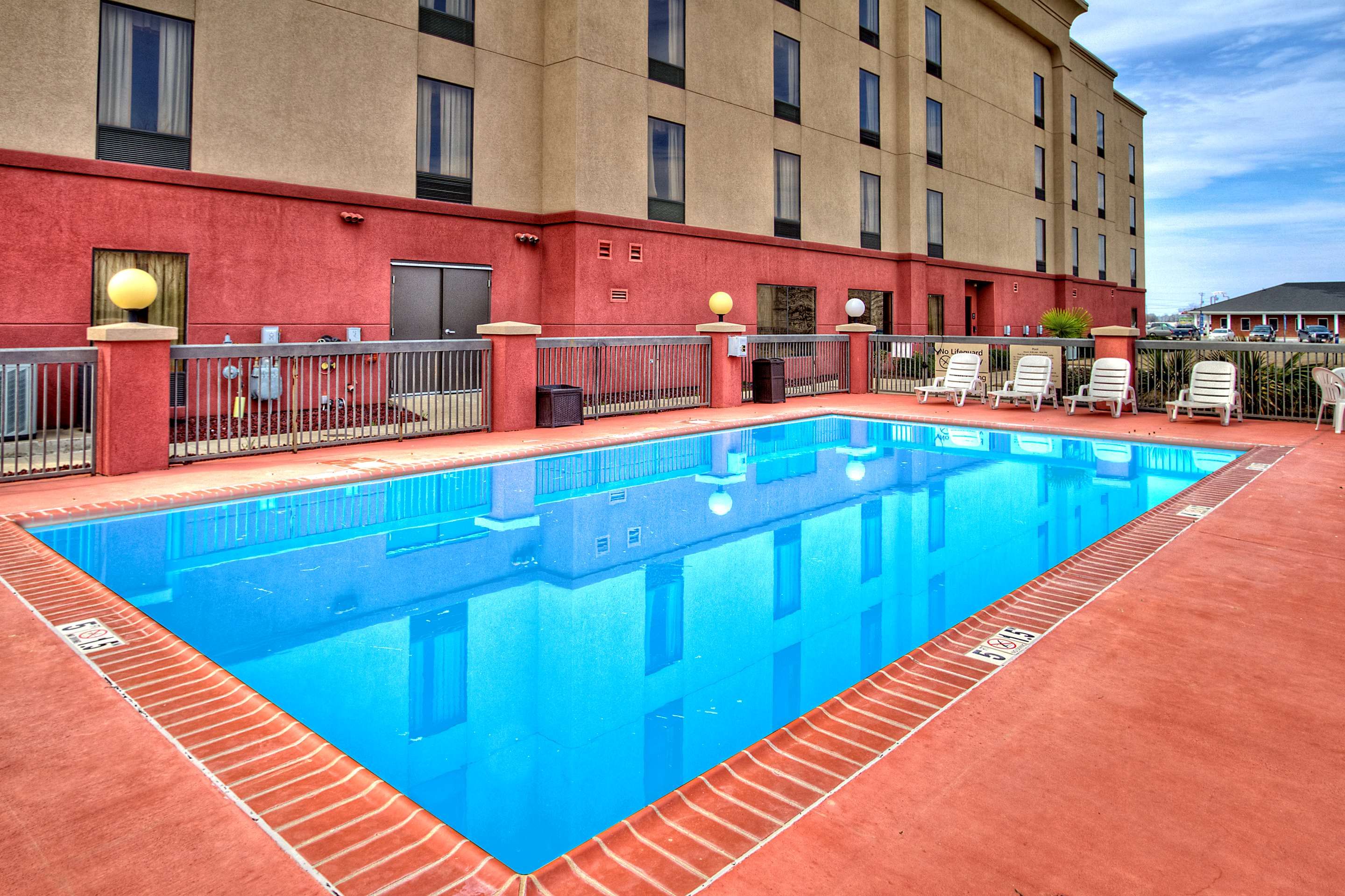 حوض السباحة صورة