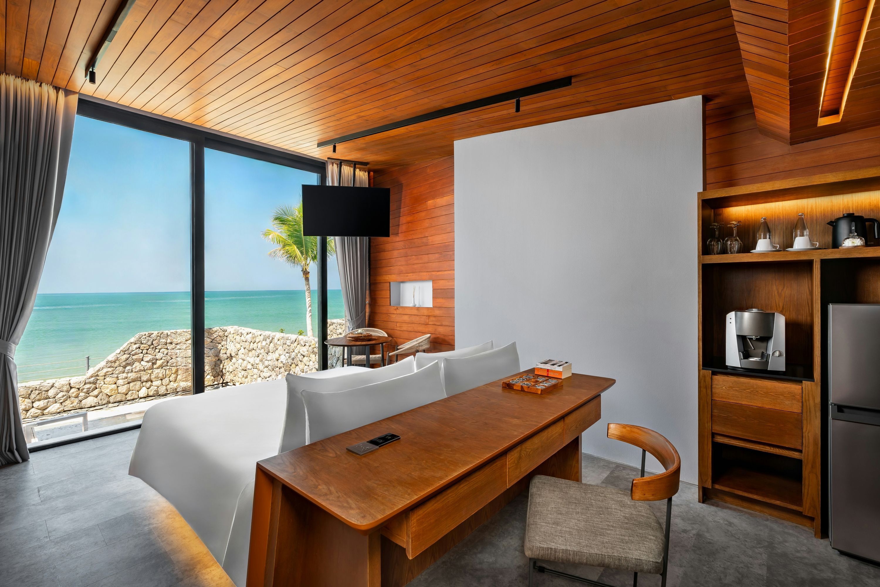 حوض السباحة