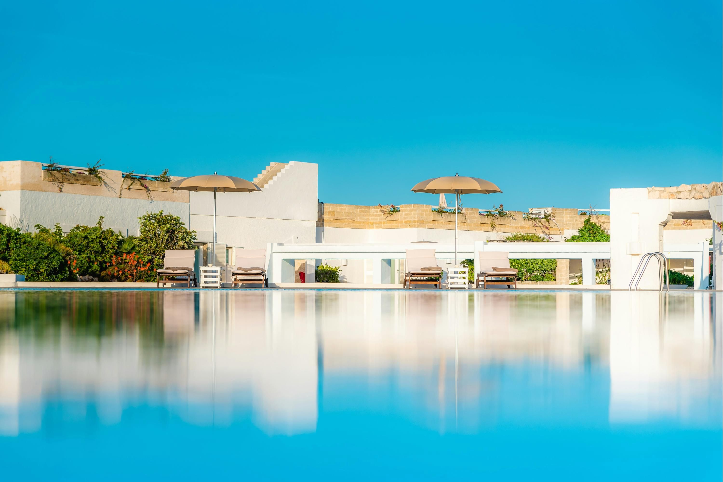 حوض السباحة