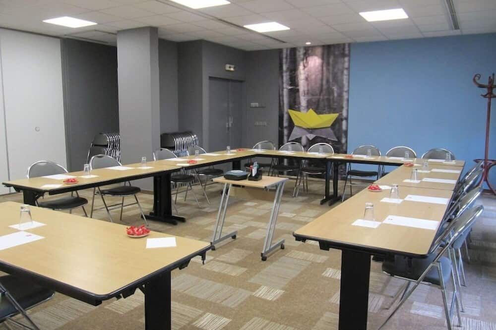 غرفة الاجتماعات