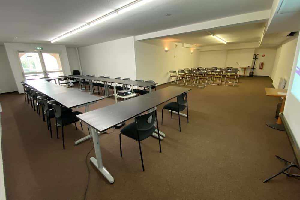 غرفة الاجتماعات